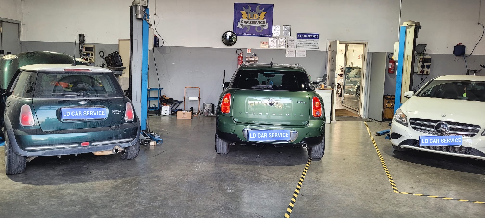 Auto moderna in officina